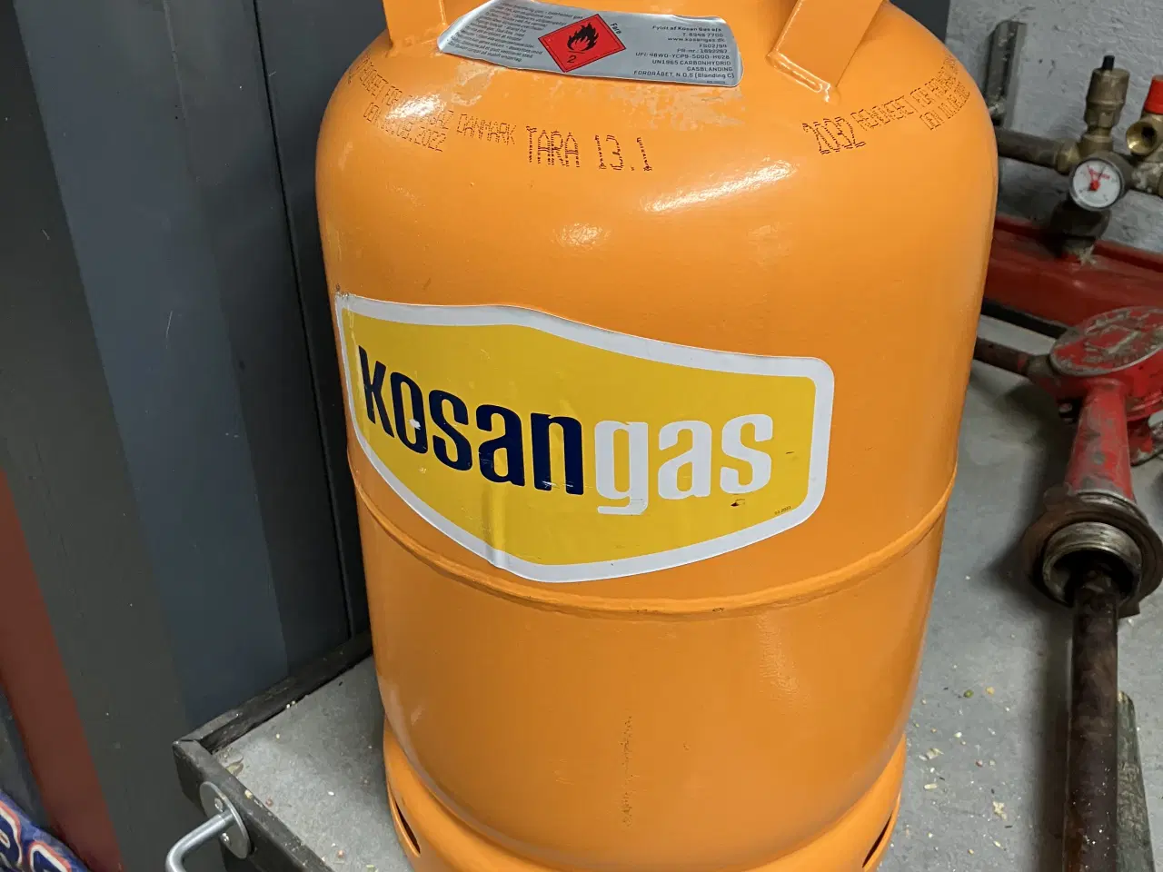 Billede 1 - Fyldt & plomberet 11 kg gasflaske