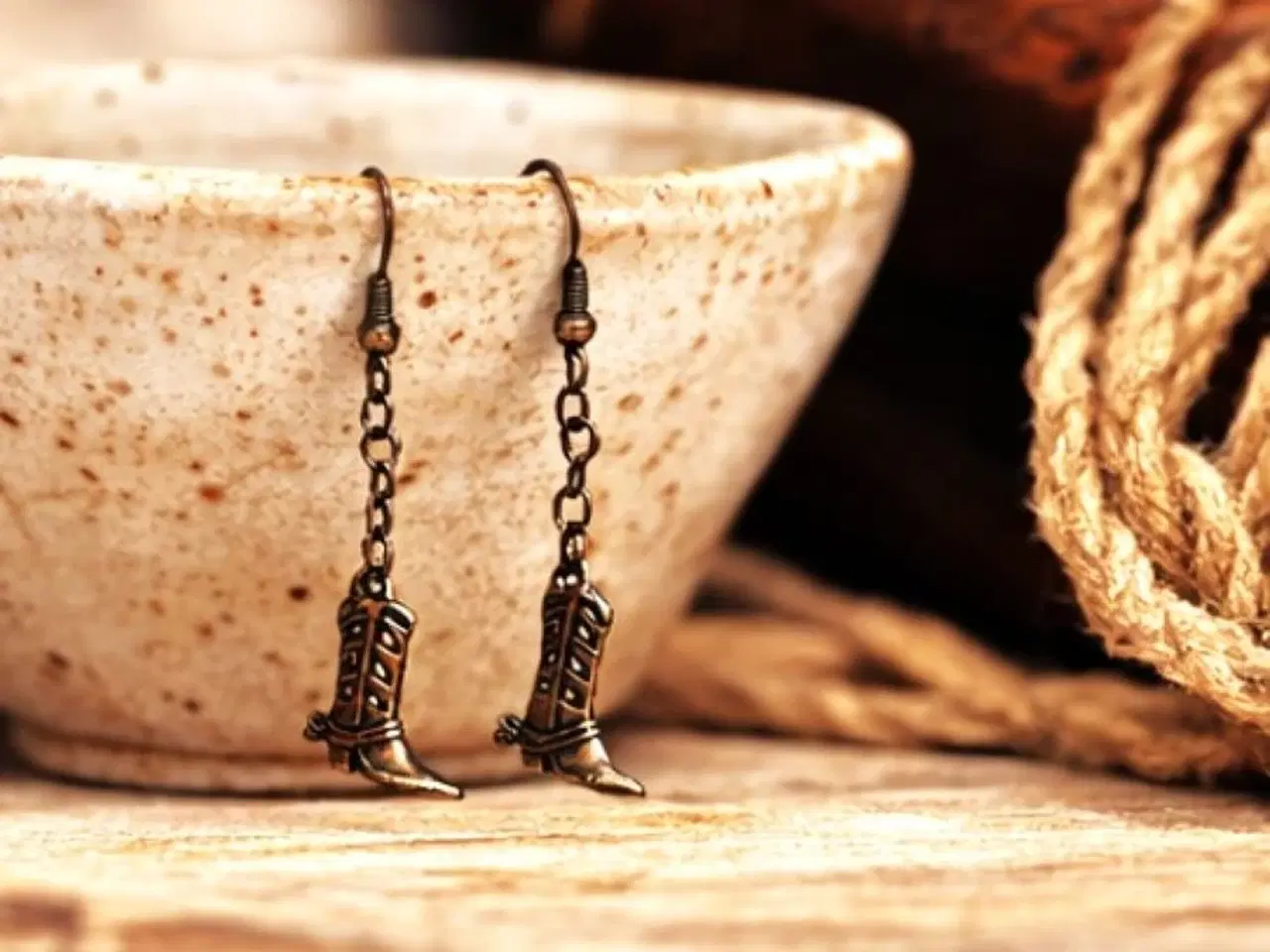 Billede 4 - Håndlavede cowboystøvle-øreringe i kæde. 