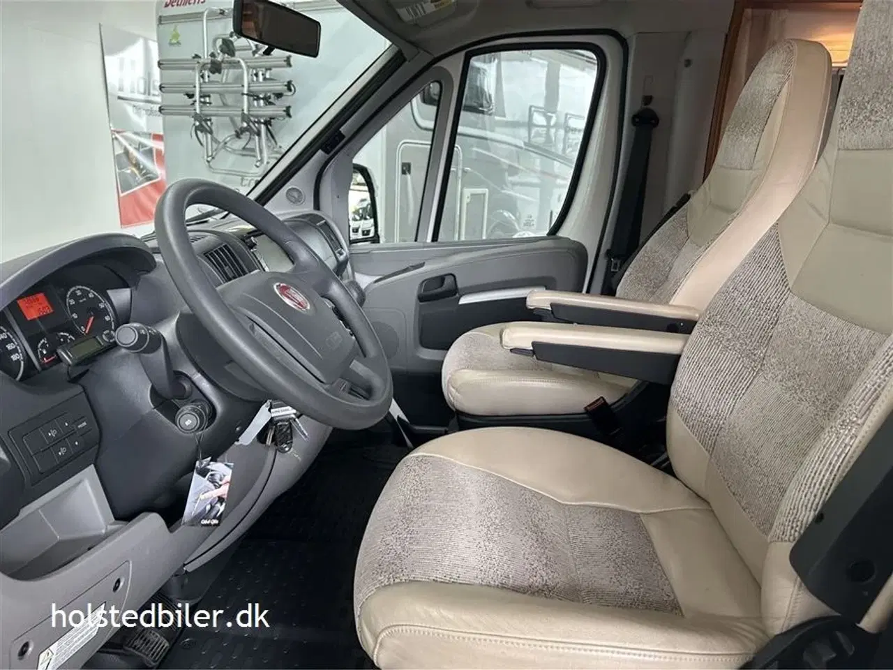 Billede 6 - 2011 - Adria Coral 670 SLT   5 selepladser - km KUN 72000 - 2 enkeltsenge.