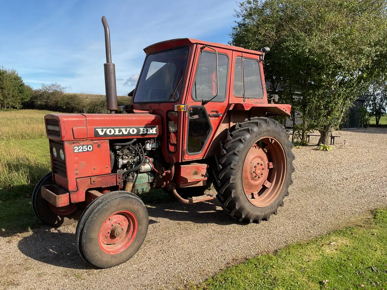 Billede 1 - Traktor Volvo 2250