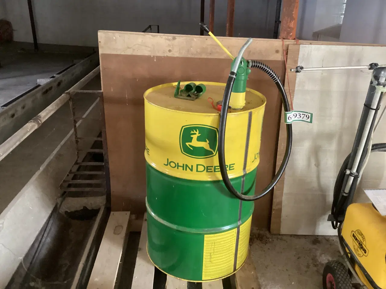 Billede 1 - Olietromle 200l med pumpe