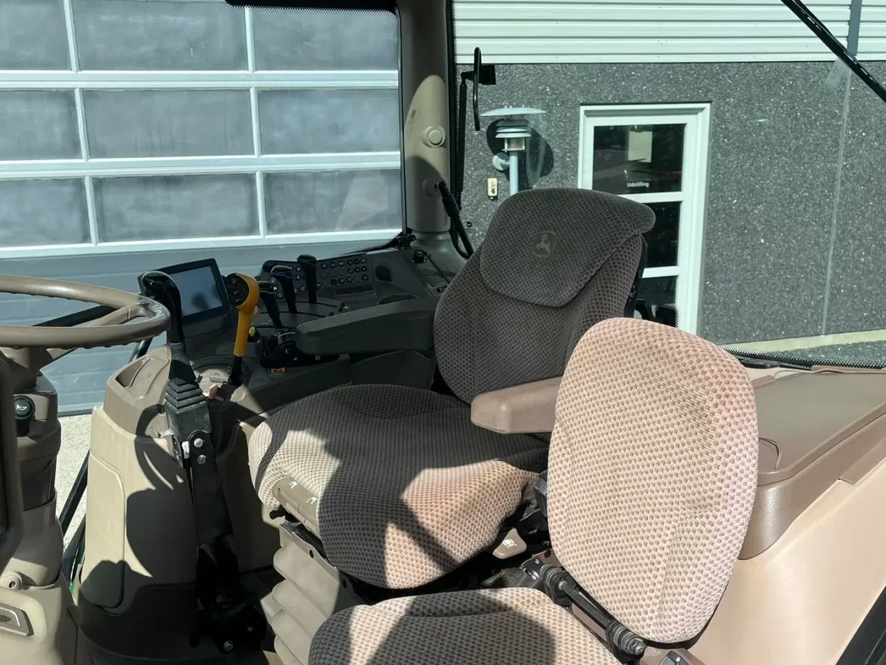 Billede 5 - John Deere 6115R Med frontlæsser og krybegear