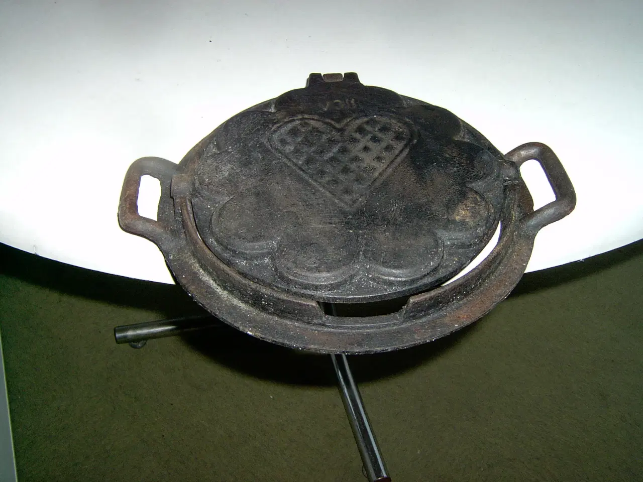Billede 1 - Støbejernsrist , gammel Voss støbejerns vaffeljern