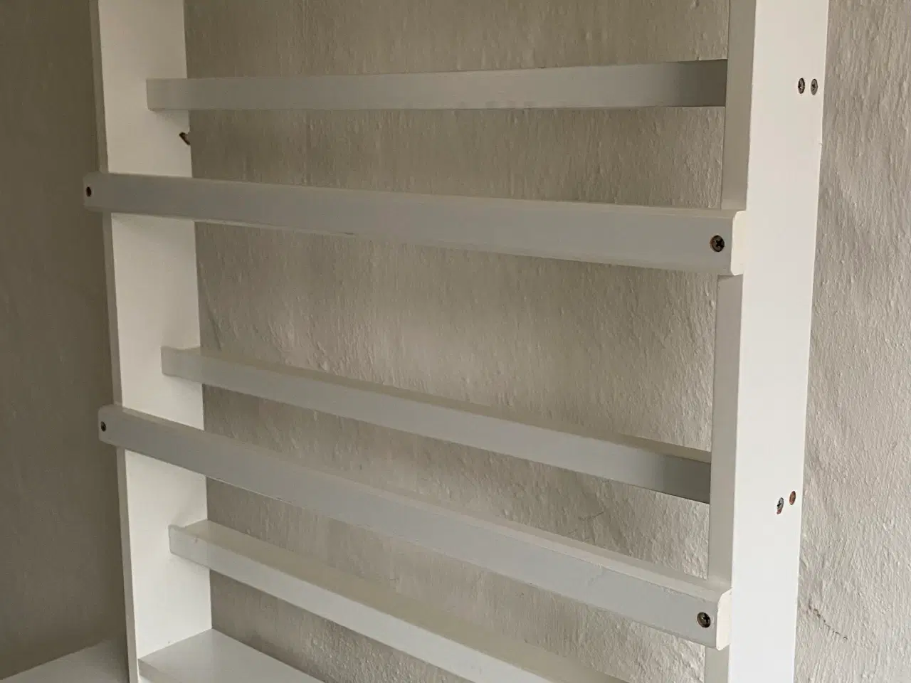 Billede 3 - Hvid tallerken række i træ