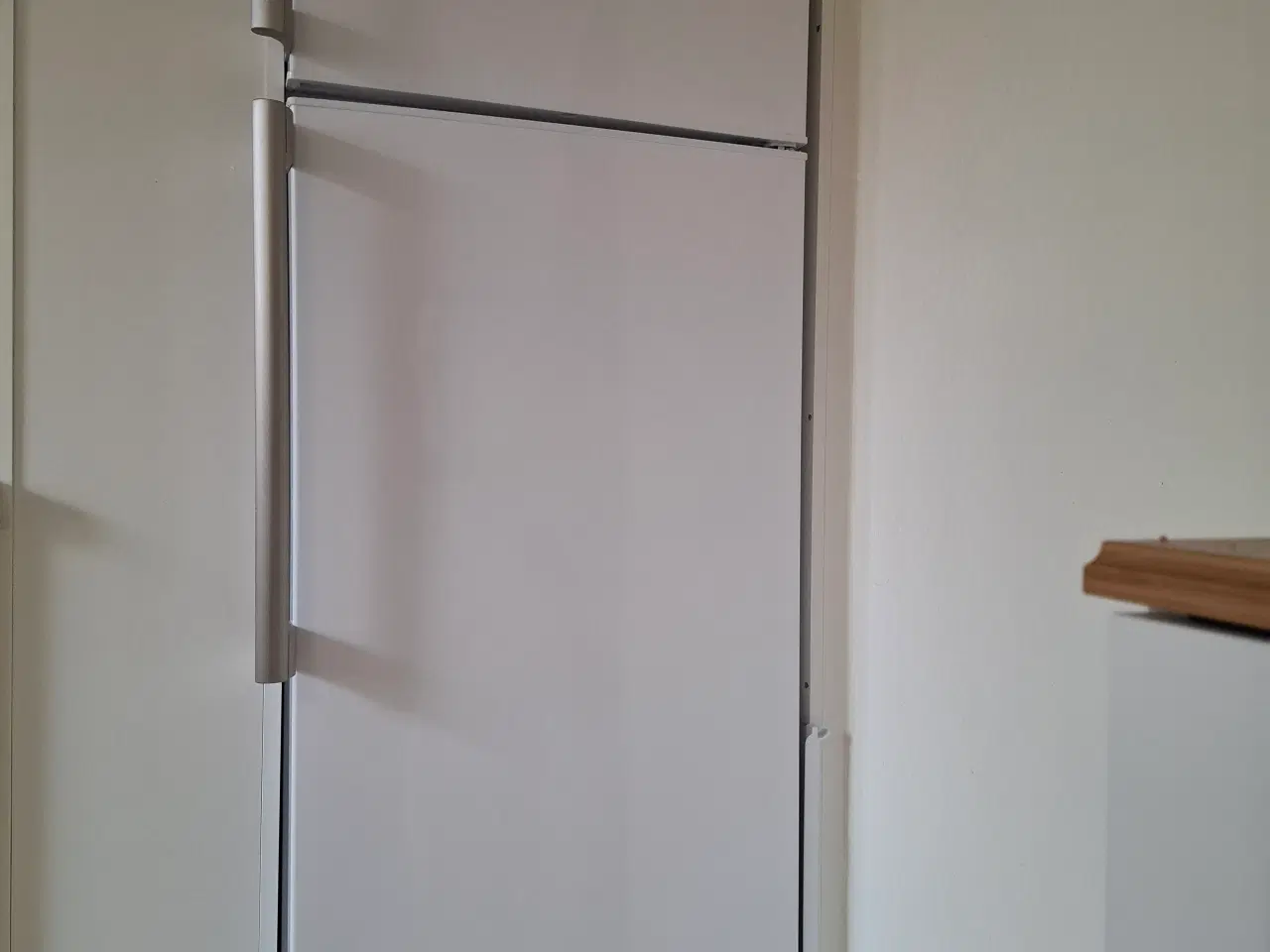 Billede 1 - Køleskab med lille skabsfryser 