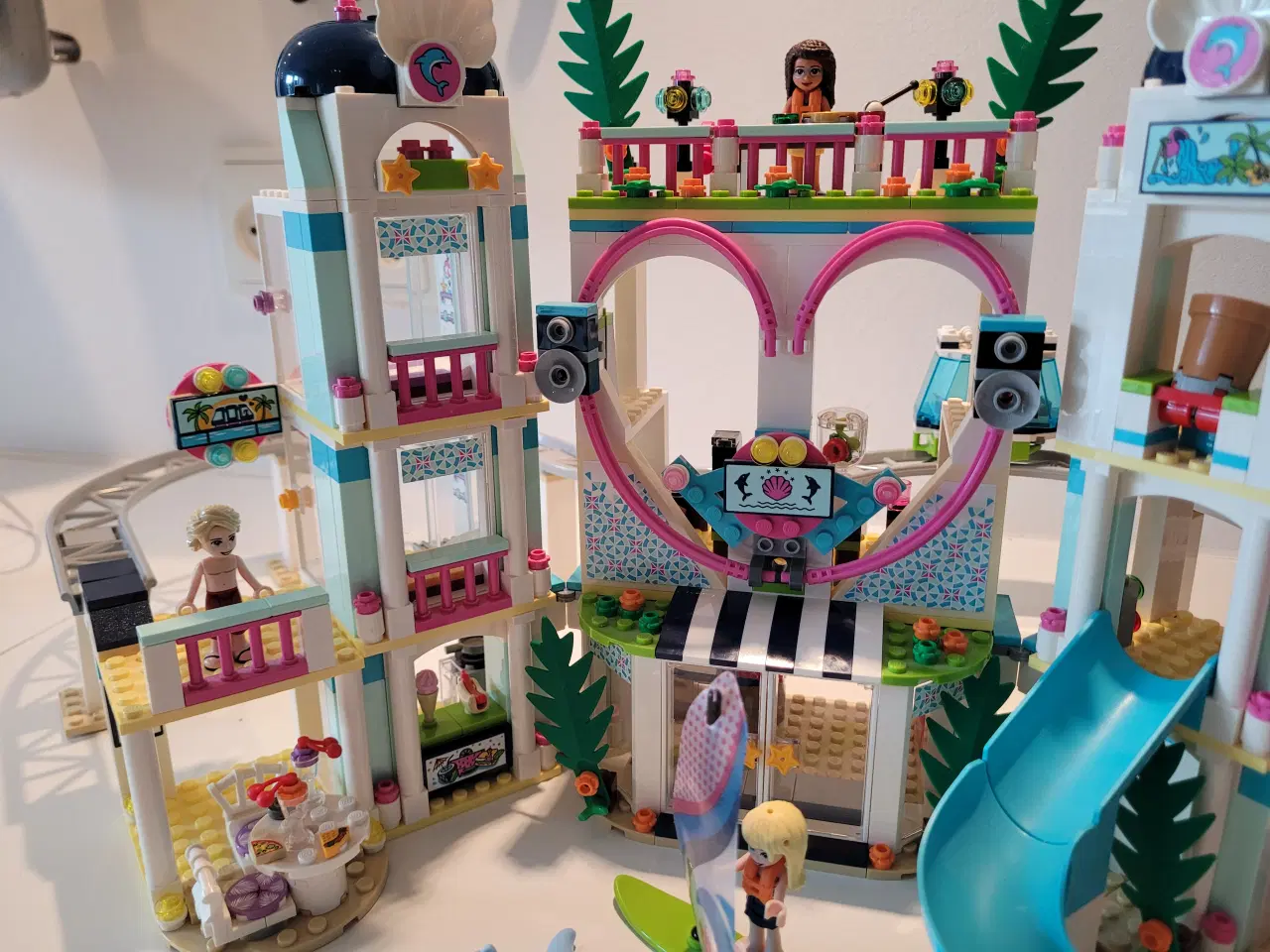 Billede 2 - Lego Friends, 41347 - Heartlake feriecenter 
