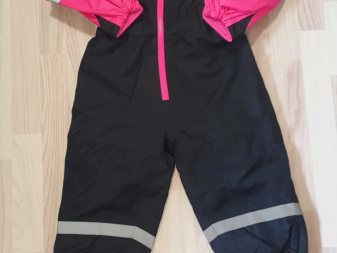 Billede 2 - Ny flyverdragt str 98