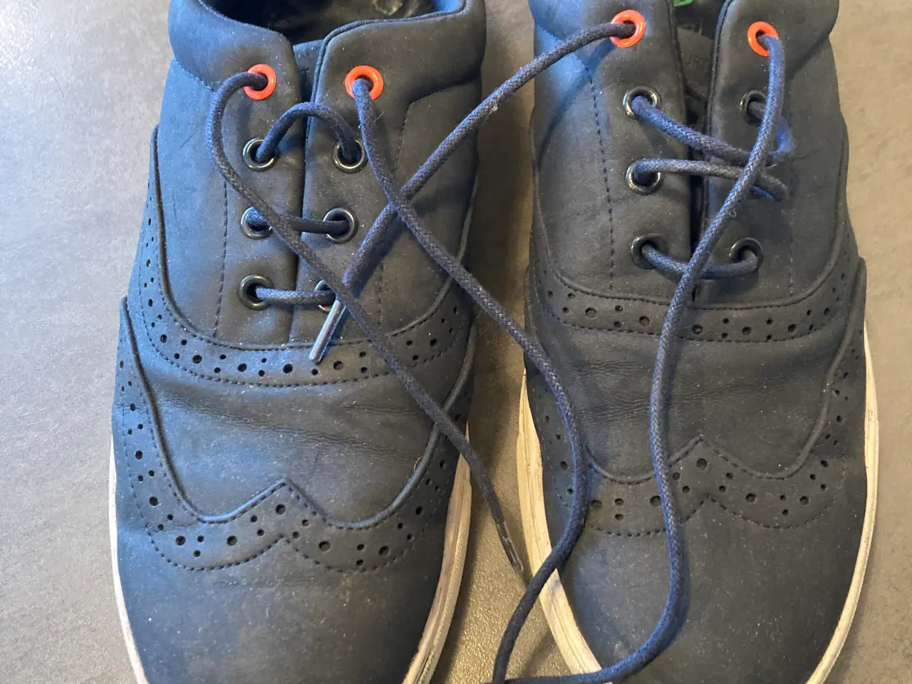 Billede 3 - Mørkeblå Kurt Geiger fritidssko