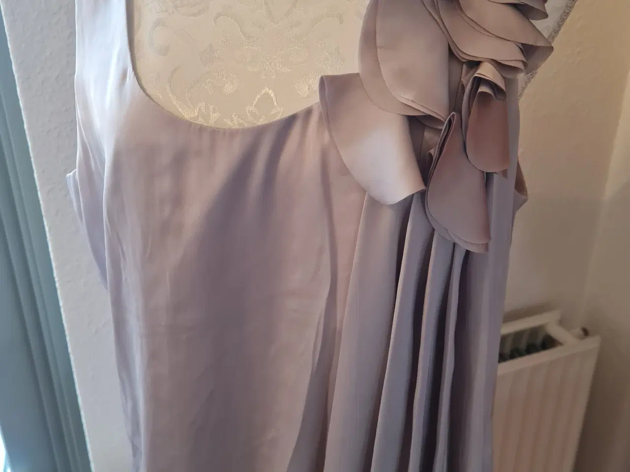 Billede 4 - Kjole str 44 fra H&M 