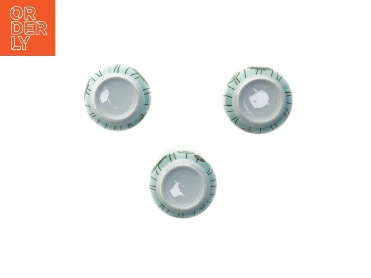 Billede 3 - Sæt af 3 blomstermønstrede krus (str. 3 styk. ø. 8 cm. længde. 11 cm)