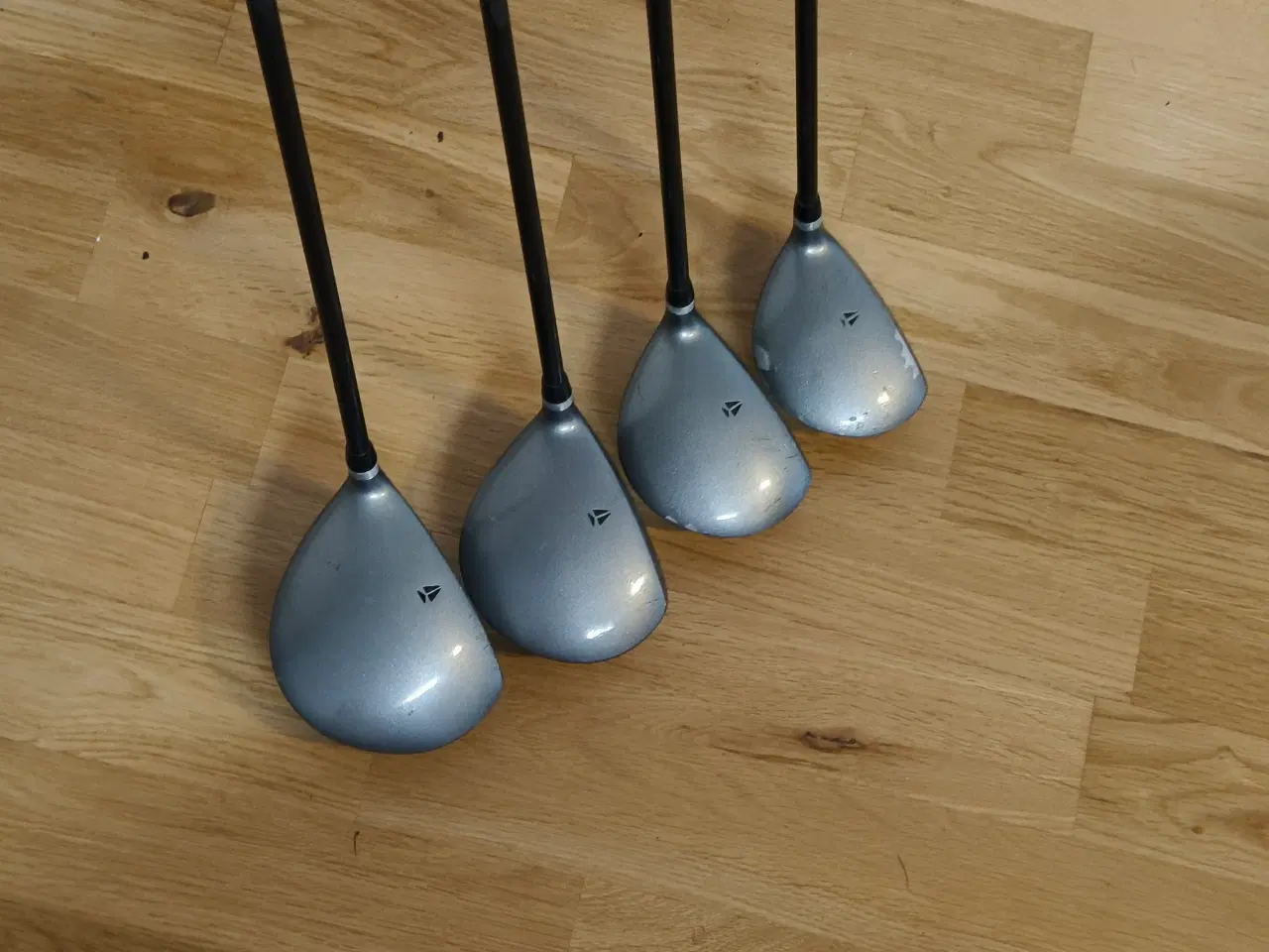 Billede 18 - Komplet golfsæt inkl. vogn og bag – klar til spil