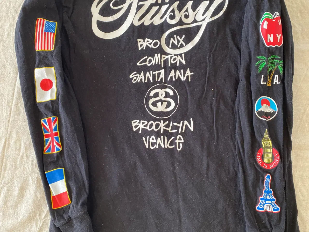 Billede 3 -  Stussy x World Tour Flags Long Sleeve Tee Sweatsh