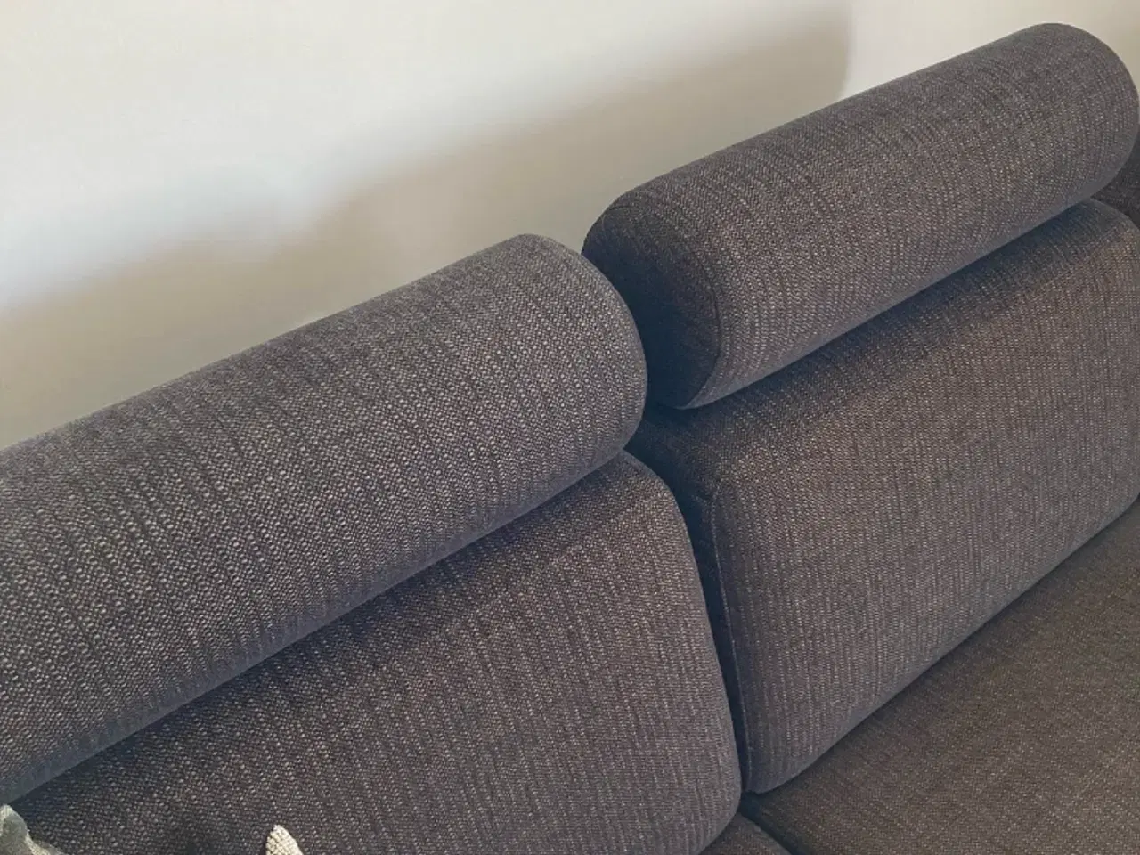 Billede 4 - Velholdt sofa i slidstærkt stof