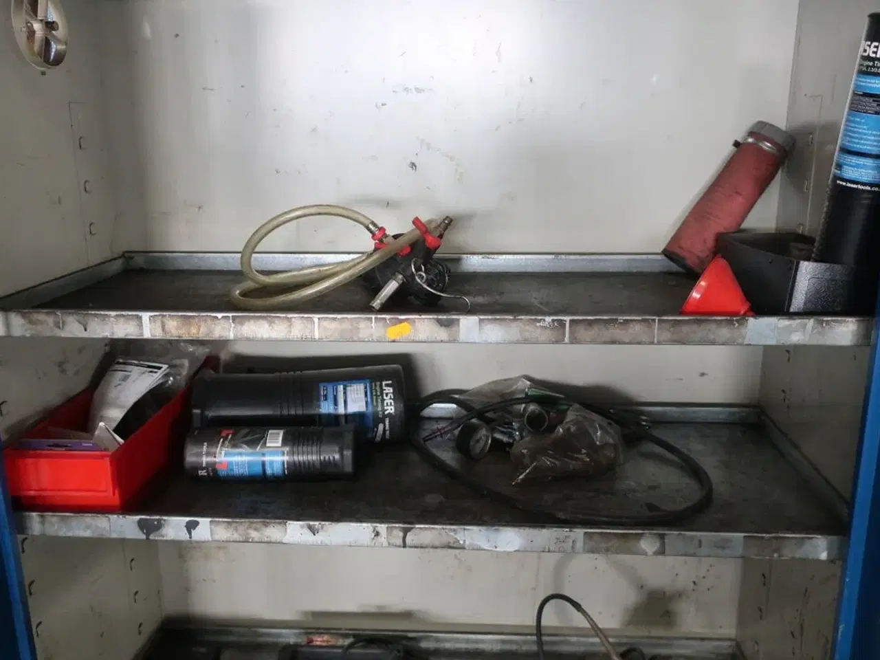 Billede 2 - Kemiskab med indhold