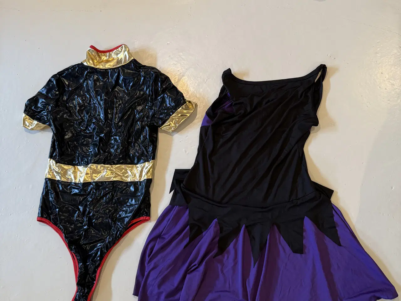 Billede 17 - Forskellige kostumer byd