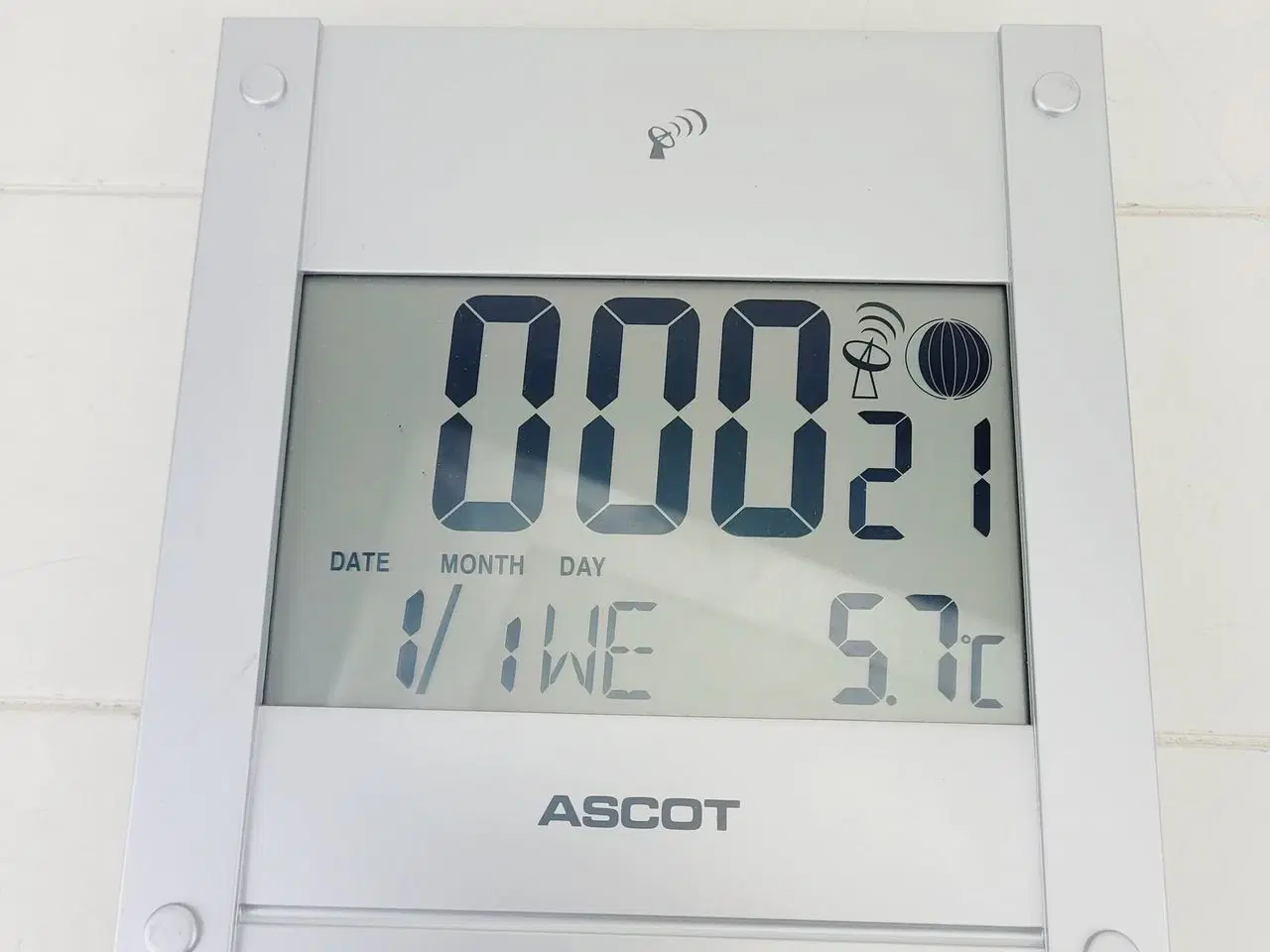 Billede 8 - ⭐️- ASCOT Vægur Vækkeur med Temperaturmåling