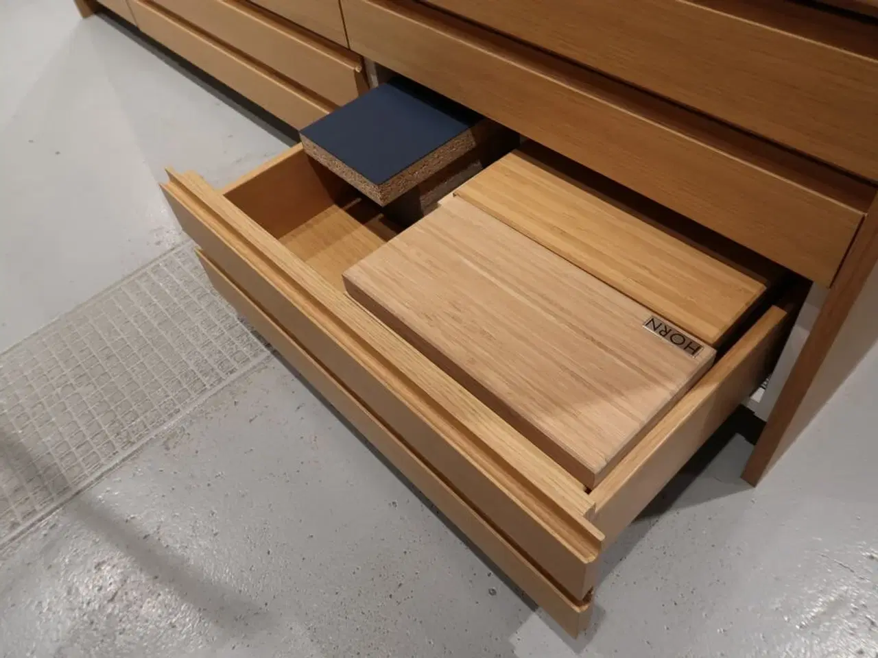 Billede 13 - Køkkenø i egetræ m. marmorbordplade FORM PLUS+