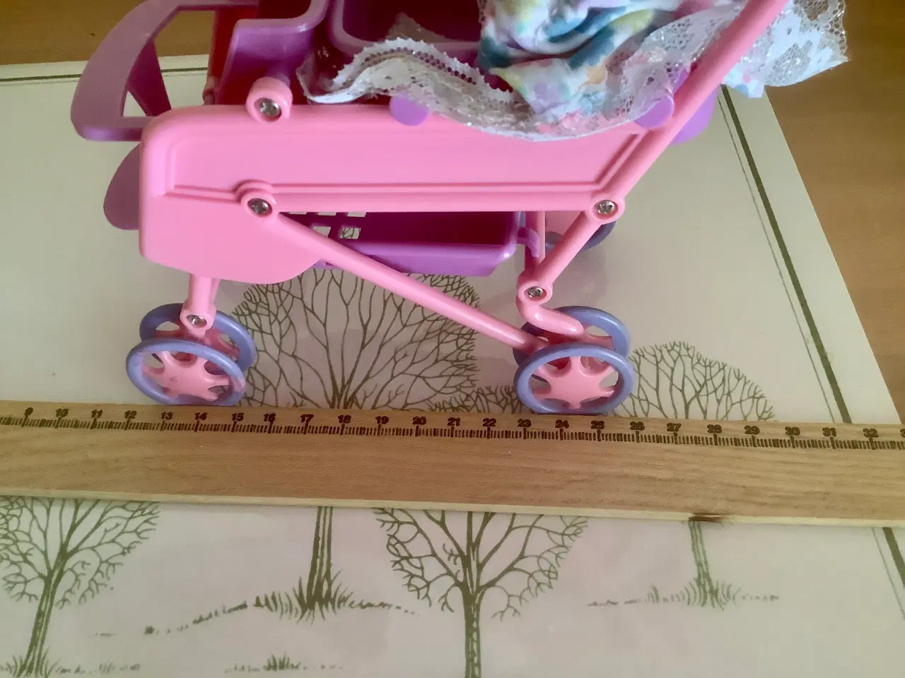 Billede 8 - Sød Dukkevogn som passer til Barbie o.a. dukker.