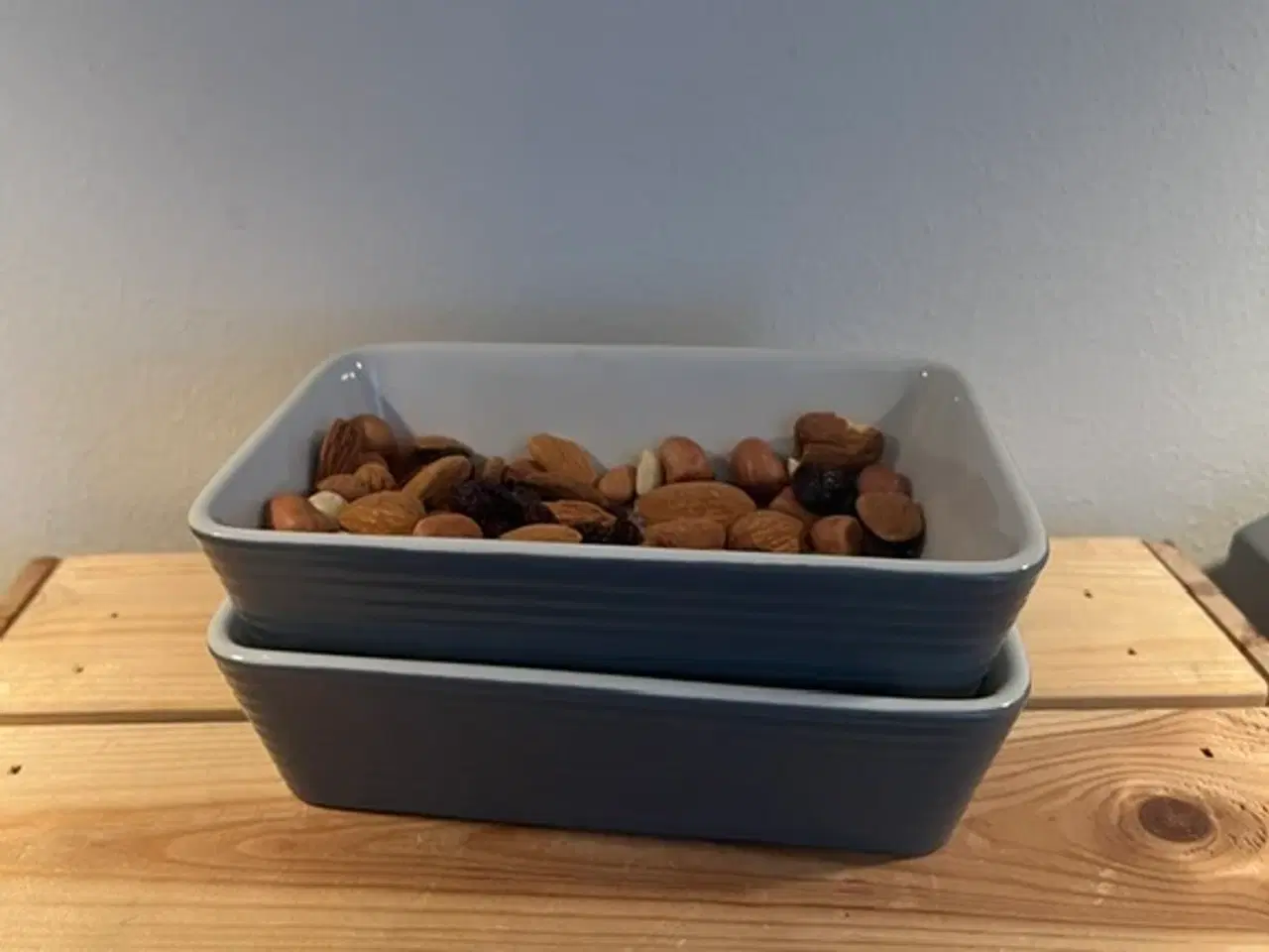 Billede 3 - Elegante Holm Deli serveringsskåle – 2 i grå/hvid