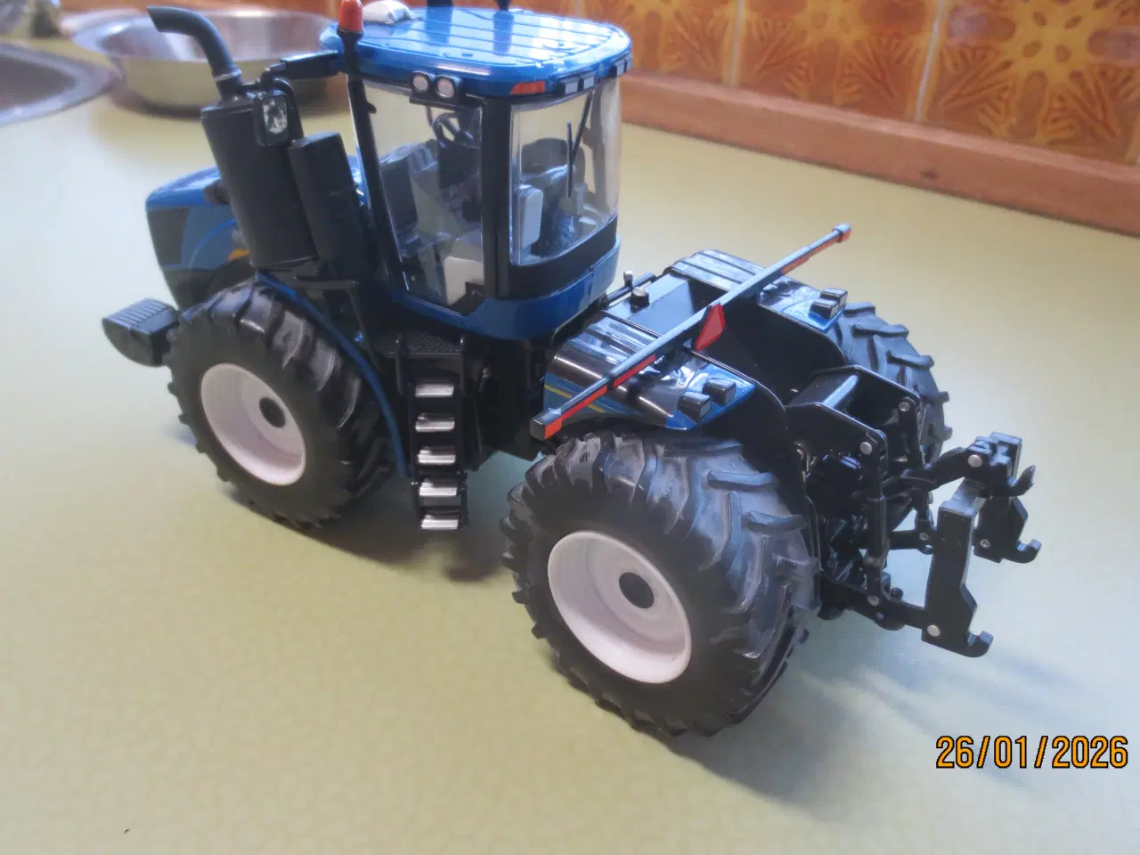 Billede 9 - 2 stk Modeltraktor HOLLAND T9 530/565