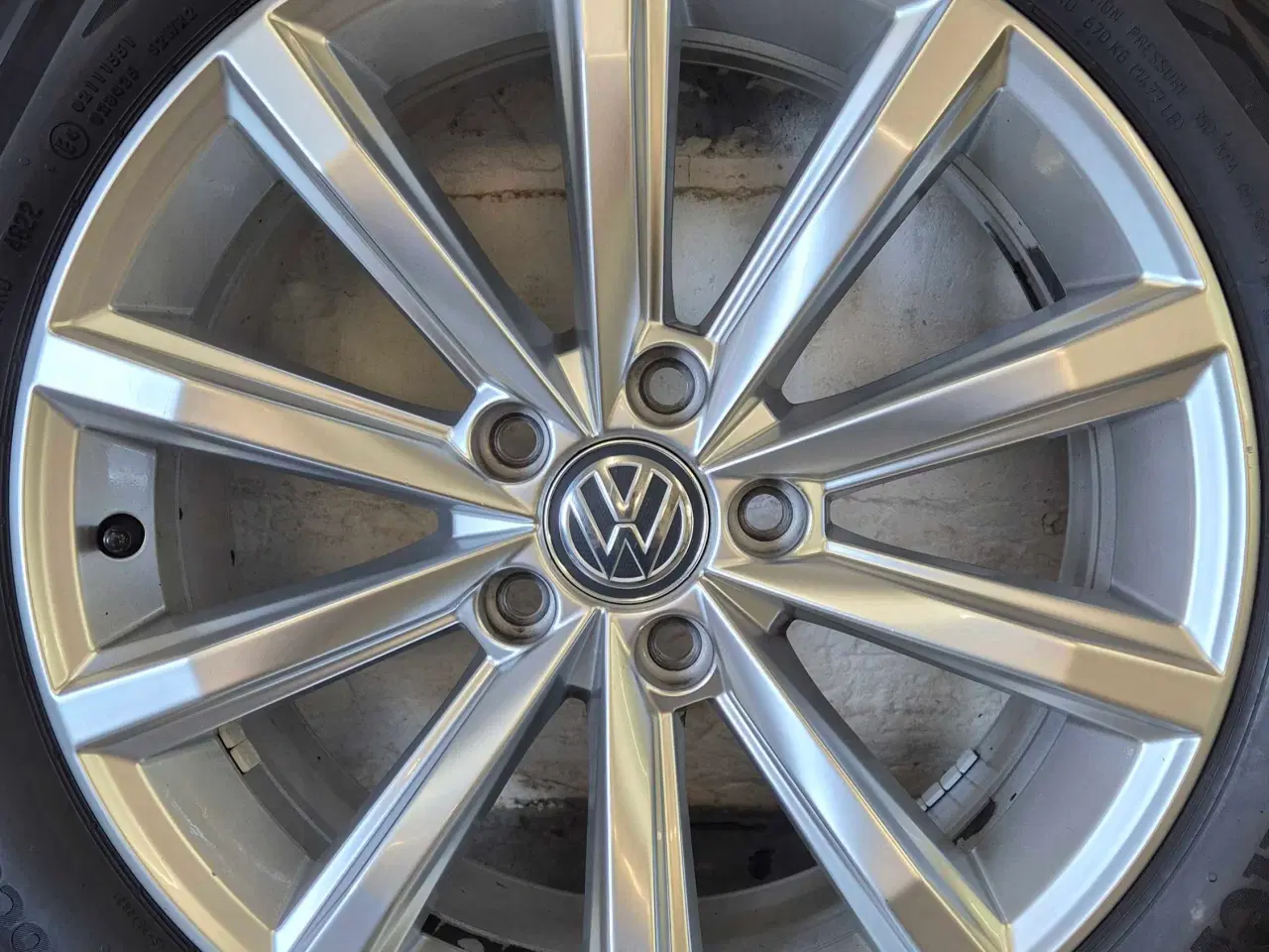 Billede 1 - VW "LONDON" MODEL ORIGINAL ALUFÆLGE MED SOMMERDÆK 
