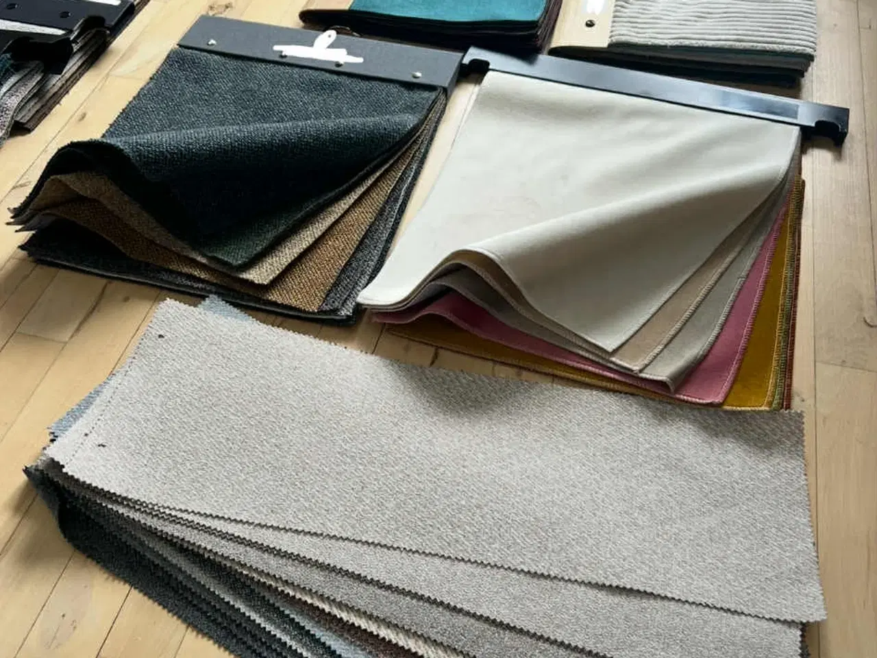 Billede 12 - Parti stof og læder