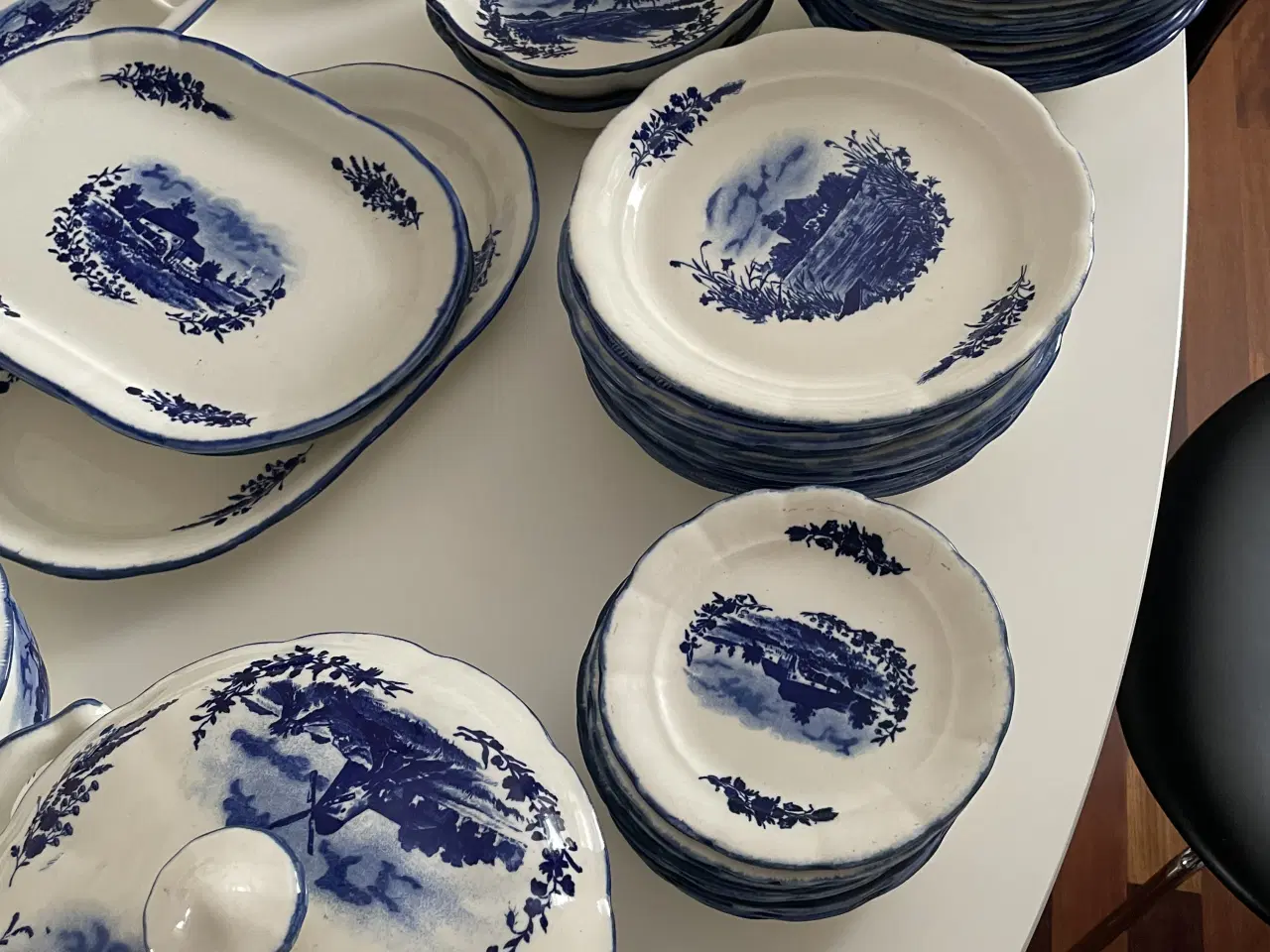 Billede 12 - Steingut spisestel, fade, sovseskåle m.m.