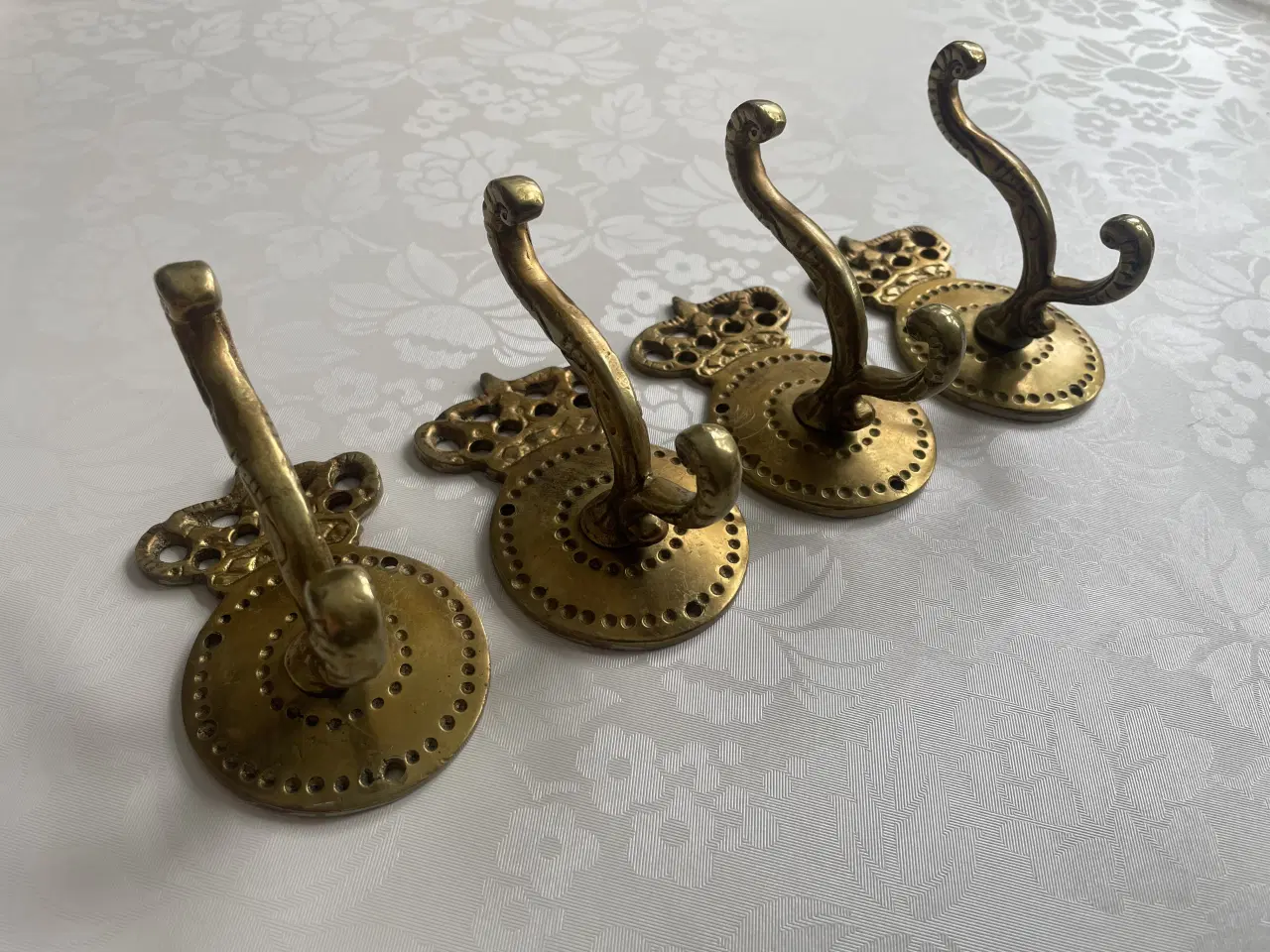 Billede 2 - Smukke gamle messing knager 