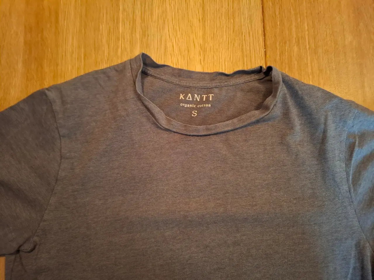 Billede 4 - T-shirts størrelse S (12-14år)