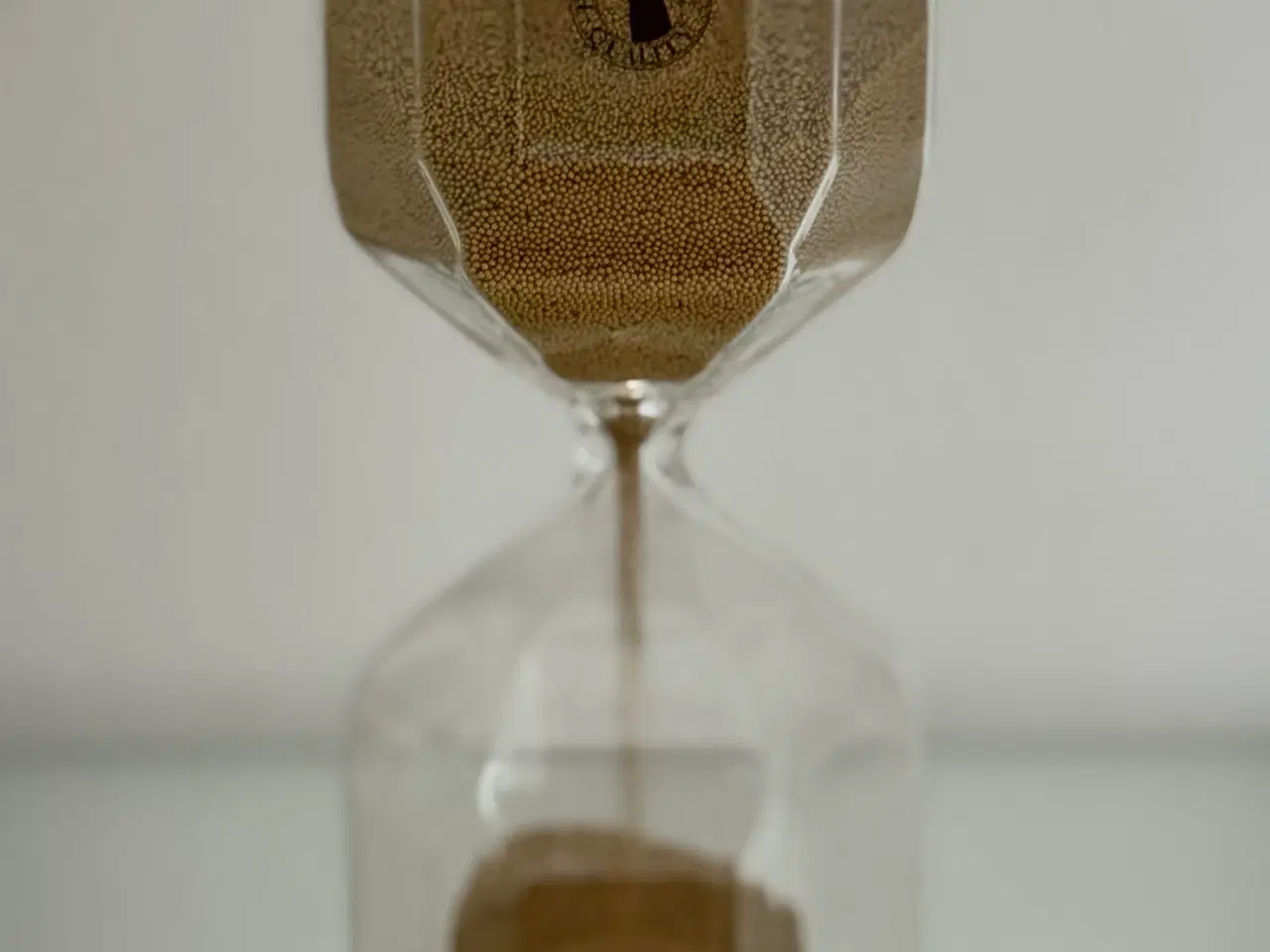 Billede 2 - (Timeglas med “guldkugler” Håndlavet) 