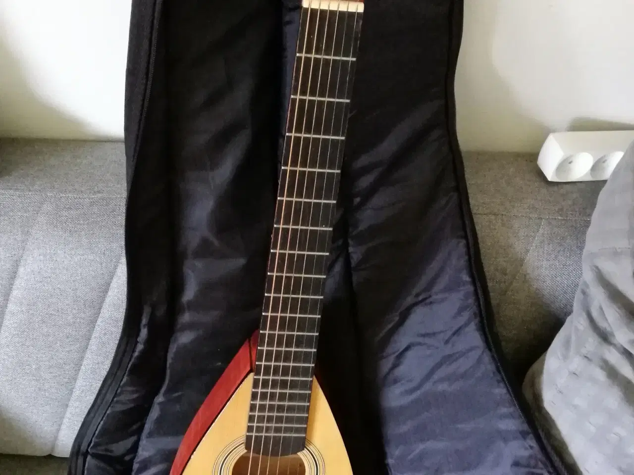 Billede 4 - Rejse guitar og Sant guitar + meget ekstra udstyr