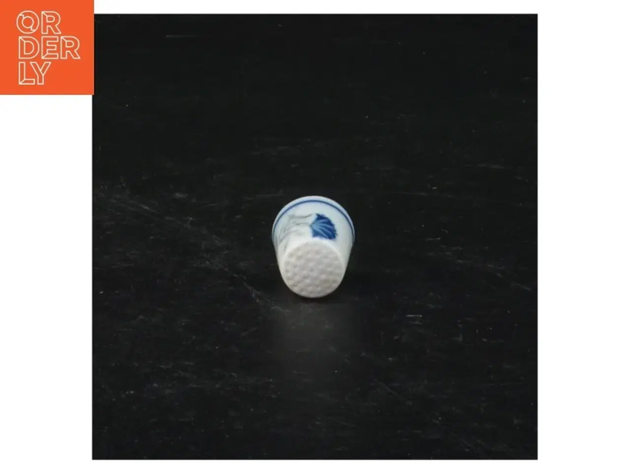 Billede 1 - Porcelænsfingerbøl (str. 2,5 x 2,2 cm)