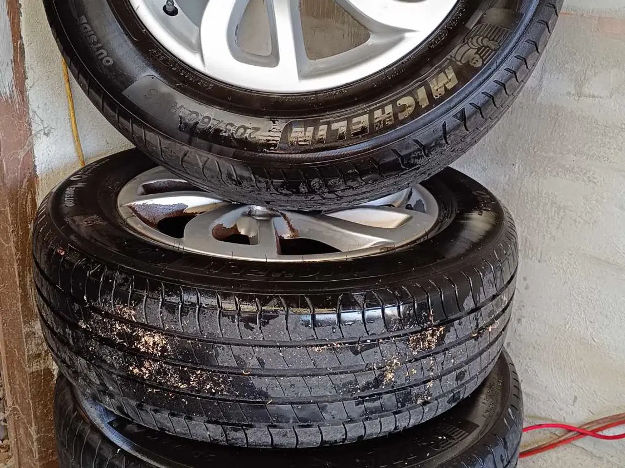 Billede 1 - 205/60R16 sommerdæk med fælge til mazda