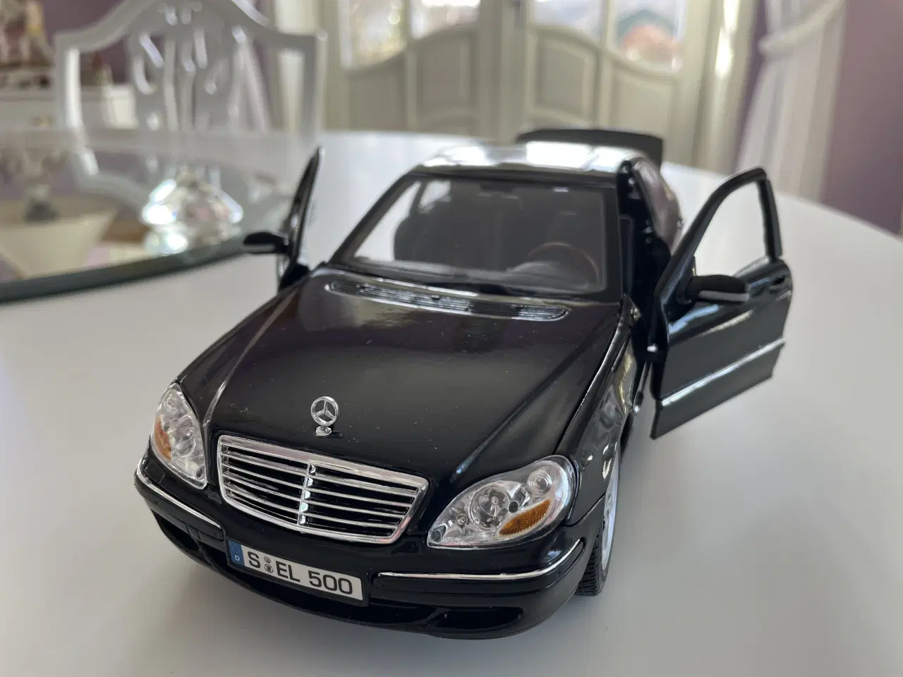 Billede 4 - Flot Mercedes S-Klasse w220 1:18 sendes fragtfri