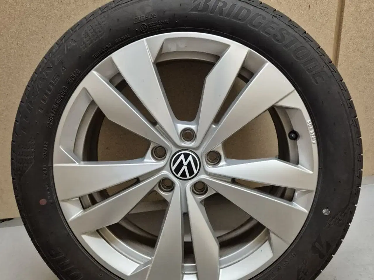 Billede 1 - ID.3 originale fælge og sommerdæk. 215 55 18