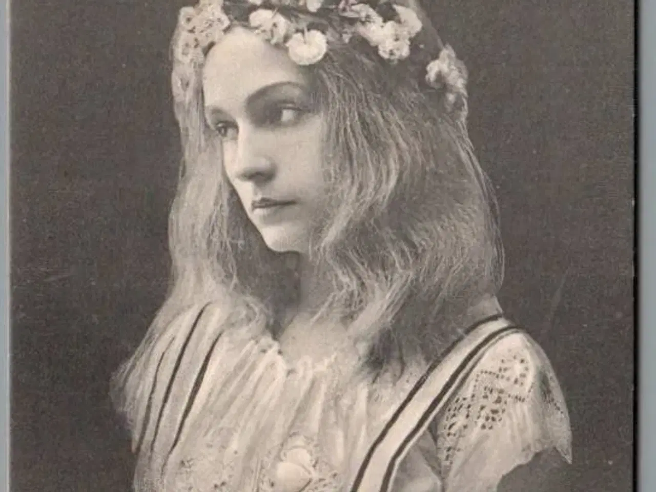 Billede 1 - Anna Larssen i "Alferne"- Skuespiller - Postkort - Brugt