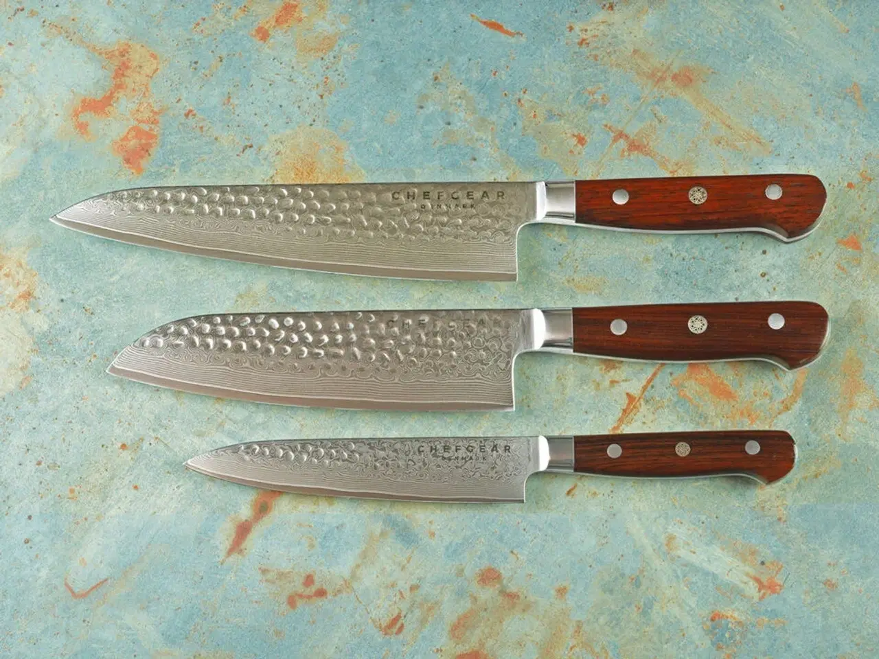 Billede 1 - Køkkenknivsæt udført i 67 lags Damaskus stål.