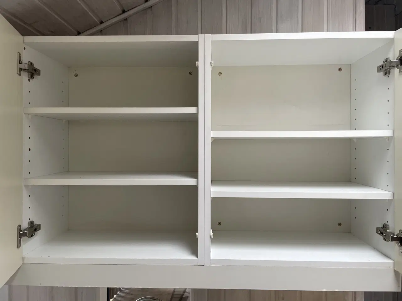 Billede 3 - Hvidt, lille køkken