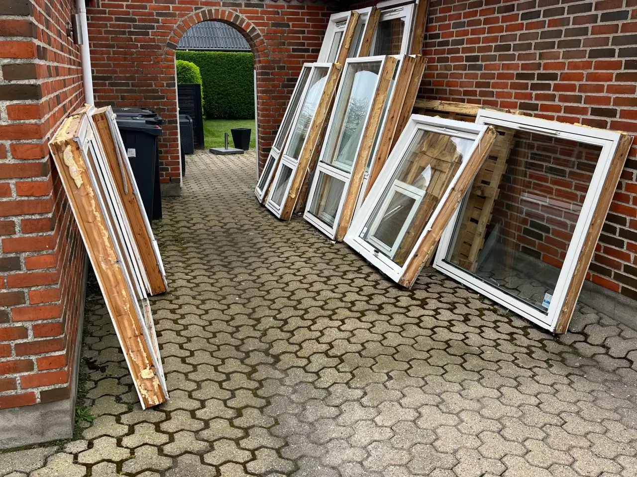 Billede 1 - Vinduer og døre. Gratis afhentning. 