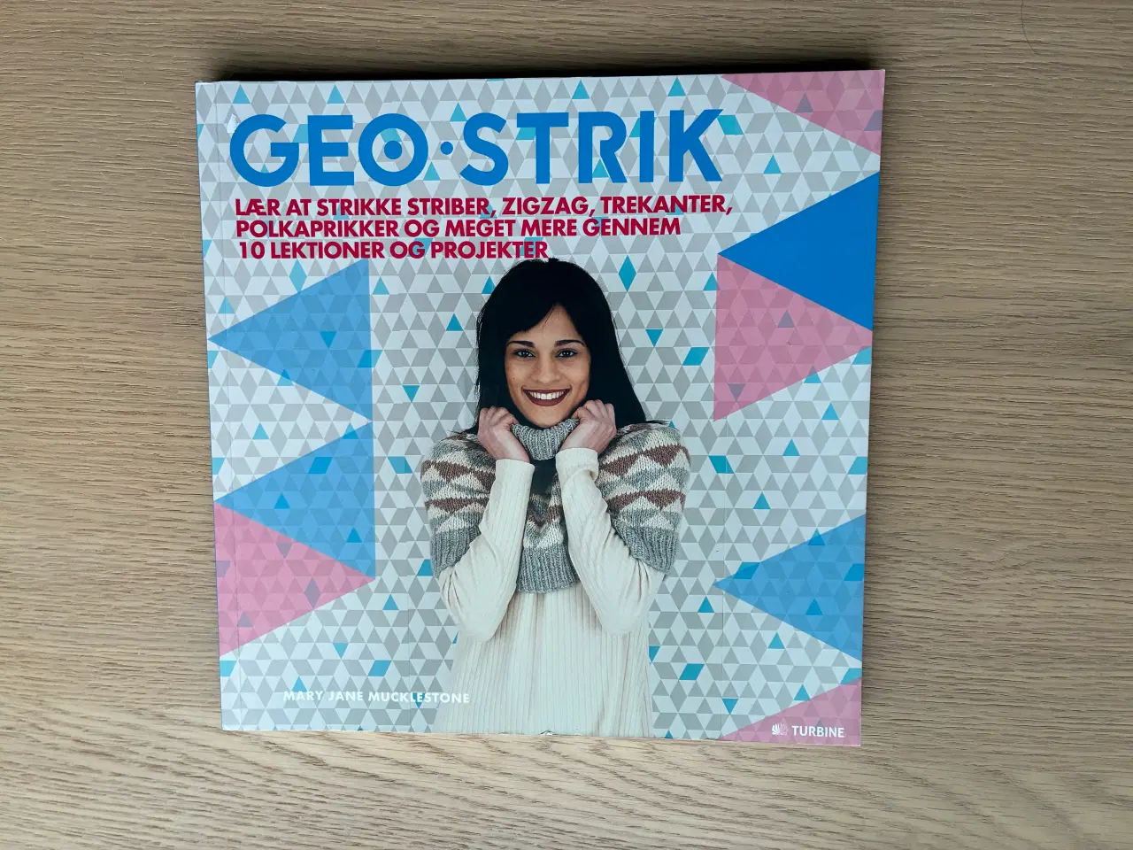 Billede 1 - GEO-STRIK  -  Lær at strikke striber, zigzag ....