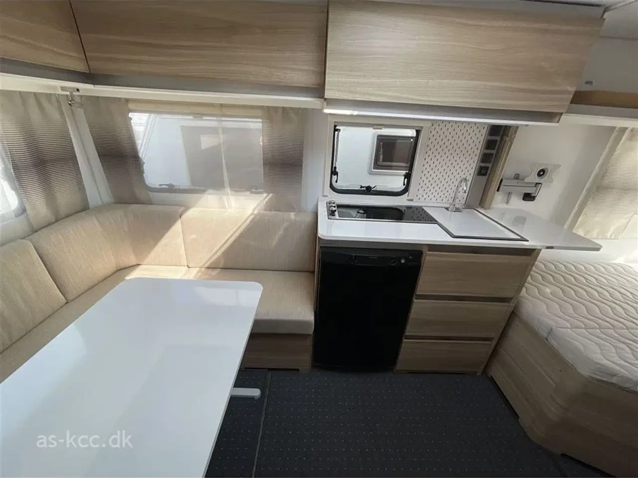 Billede 10 - 2015 - Adria Altea 472 PU   Adria Altea 472 PU årgang 2015.XT mover, Markise med sider, Air Con, Sun Shine uden front, Isabella Commodore 3 m telt, Cosy Corner.