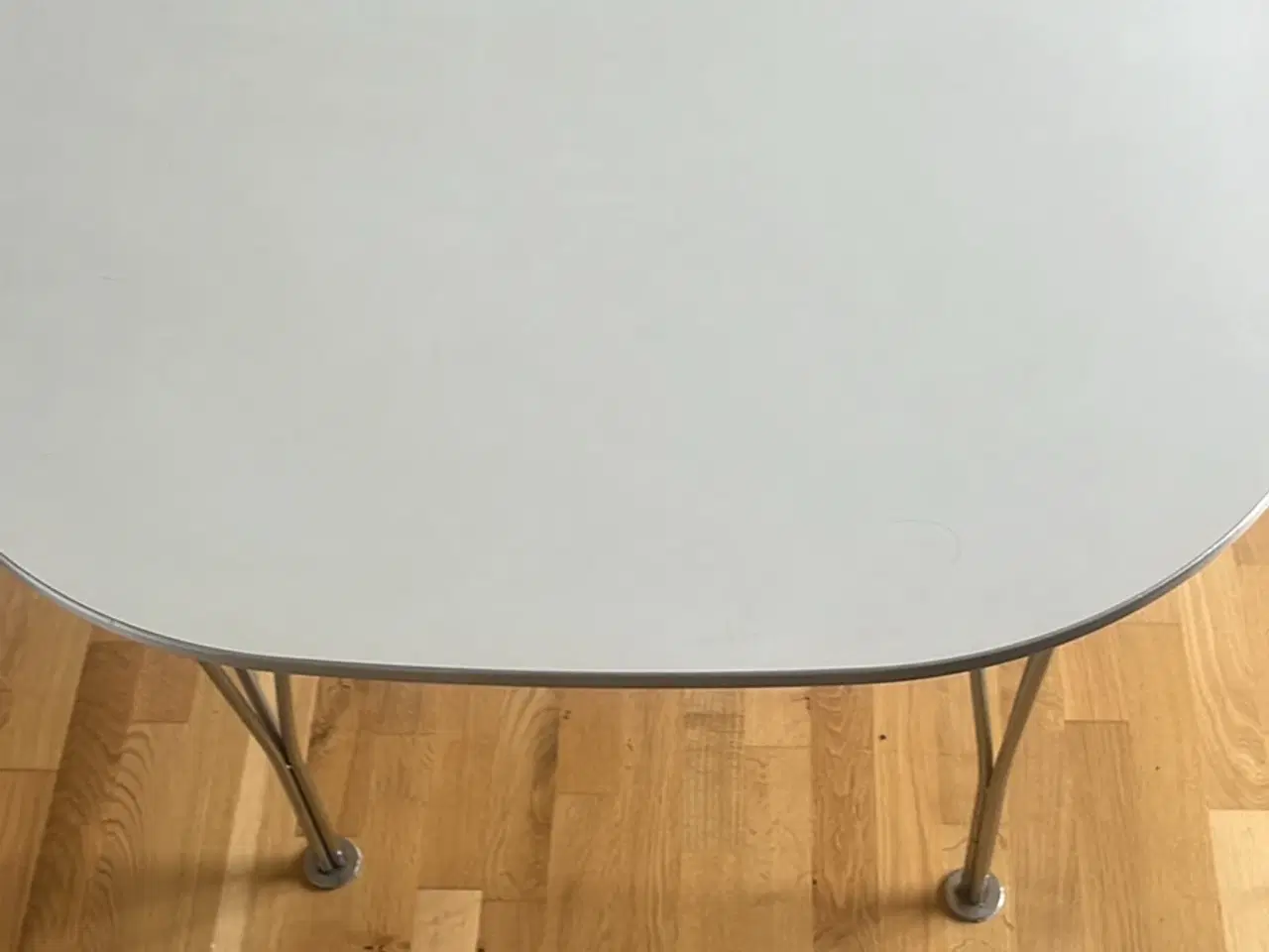 Billede 7 - Spisebord og 4 stole