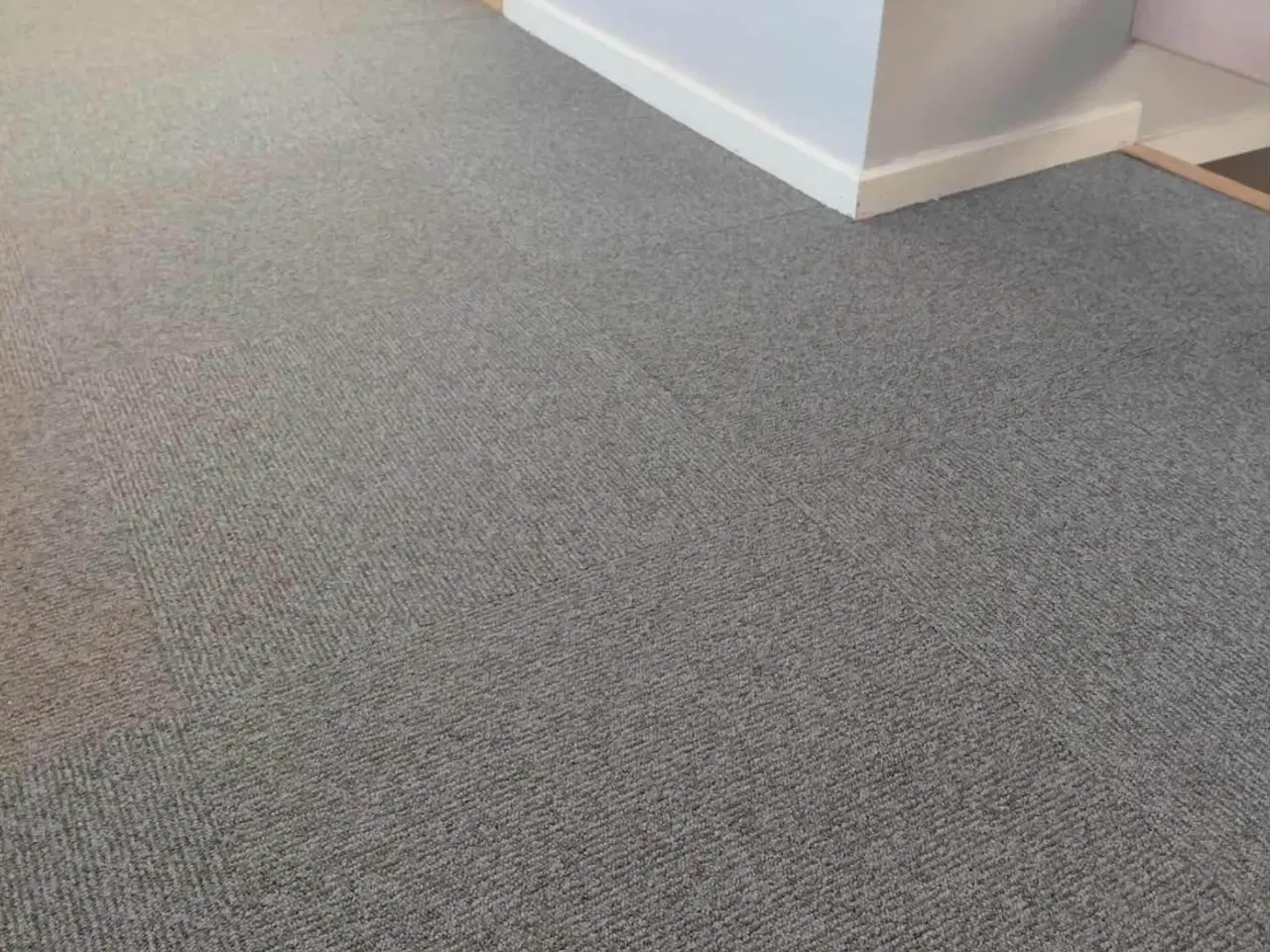 Billede 1 - Tæppefliser Contra stripe medium grey