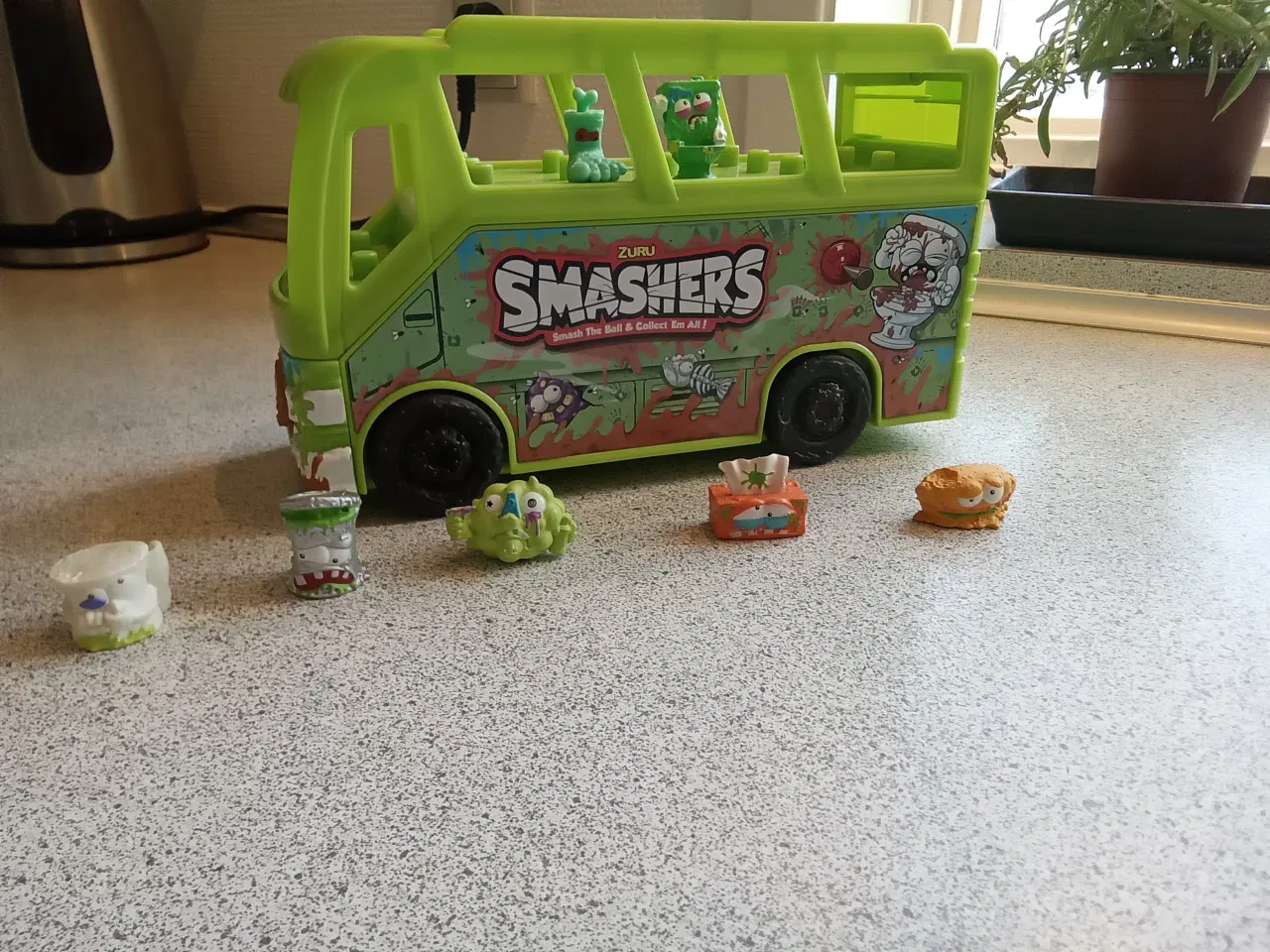 Billede 2 - Smasher bus med alt tilbehør 