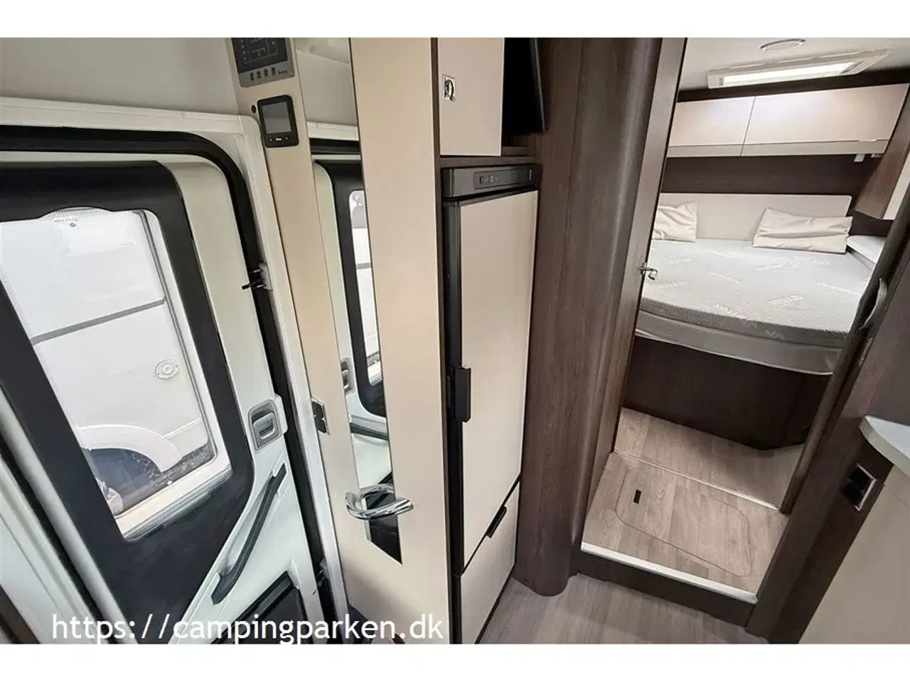 Billede 7 - 2022 - Benimar   Vinterisoleret Benimar med queensbed og face-to-face siddegruppe