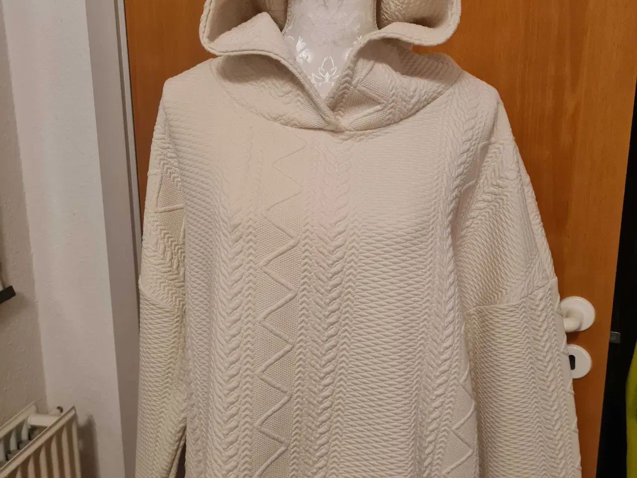 Billede 1 - Hoodie str M 46-48 Only Carmakoma 