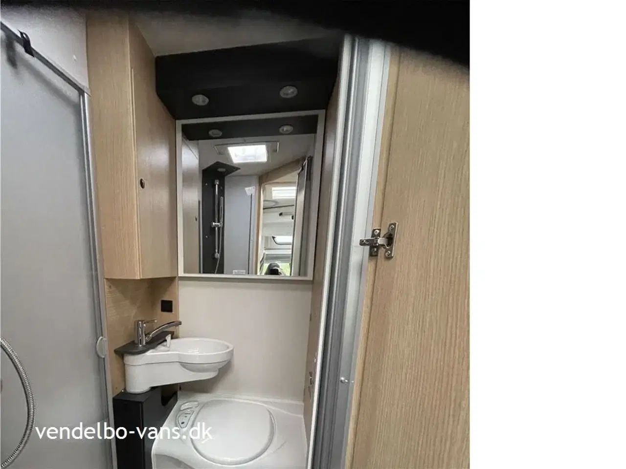 Billede 13 - 2026 - SunLight T 58 Adventure Edition   Under 6 m lang og med 2 komfortable dobbeltsenge til rådighed