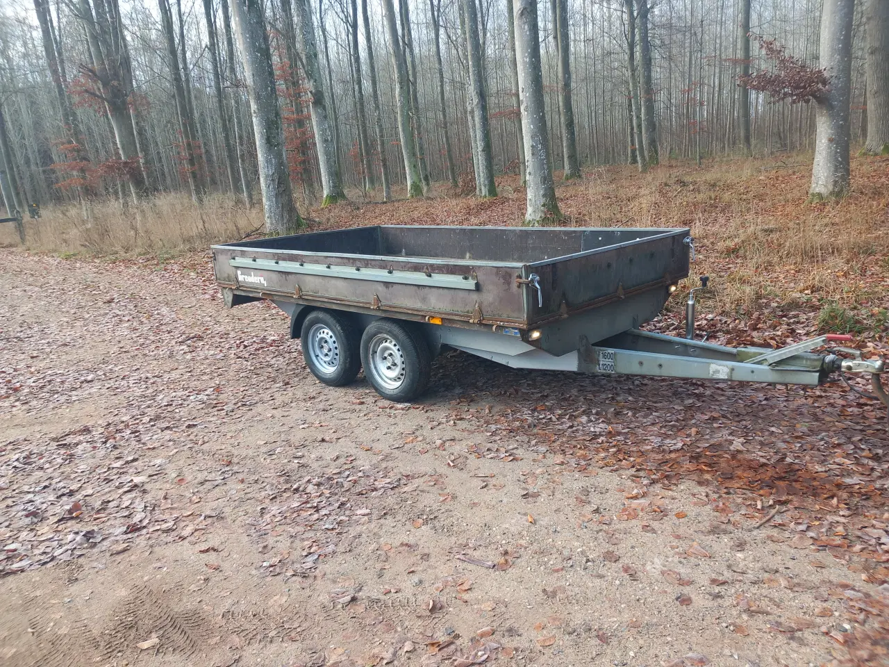 Billede 1 - Nysynet Brenderup 1600kg. boogie trailer sælges 