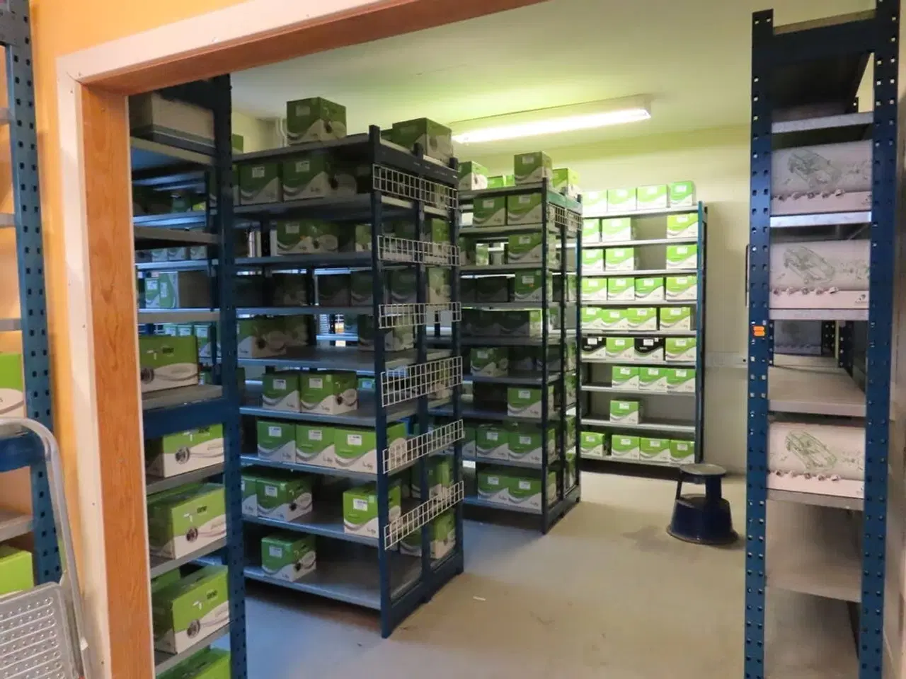 Billede 1 - 16 fag med startere og generatorer