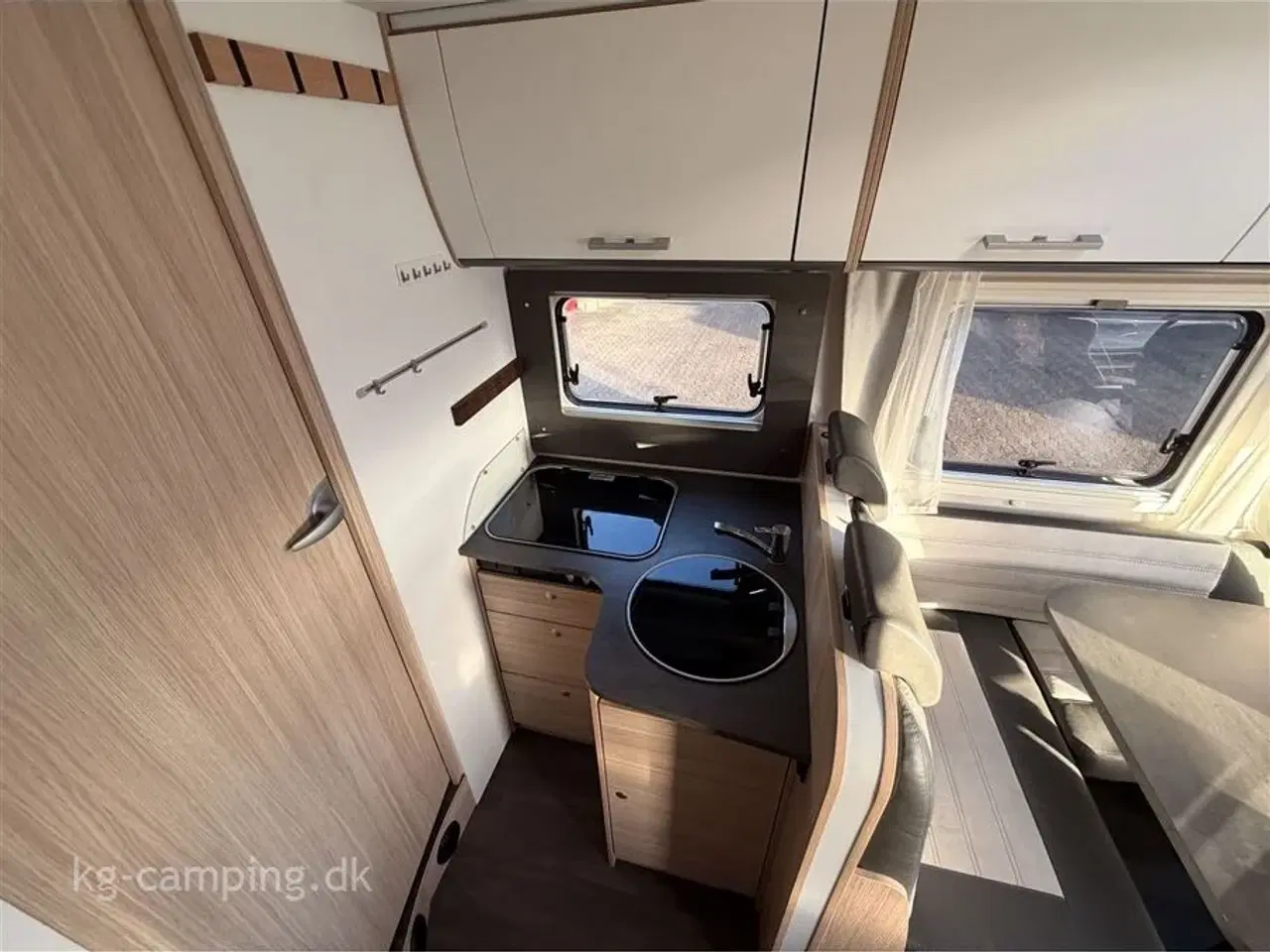 Billede 12 - 2021 - SunLight I 68 Adventure Edition   Topudstyret autocamper med bla. Clesana toilet - Ektra webasto oliefyr - Klimaanlæg - Maxxfan osv...